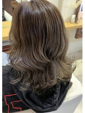 アイズウェスト(I's WEST) 白髪ぼかしハイライト カット/カラー/ヘッドスパ/函館