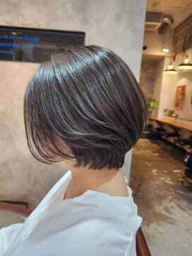 ブルー 青葉台(BLUE) 襟足すっきりショート。