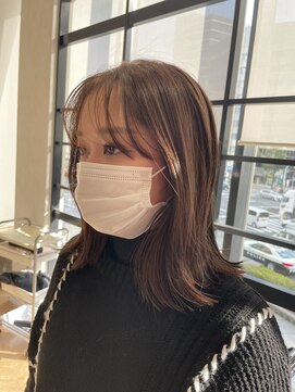 ニーゼロゼロナナ(2007) 明るめのオリーブベージュ