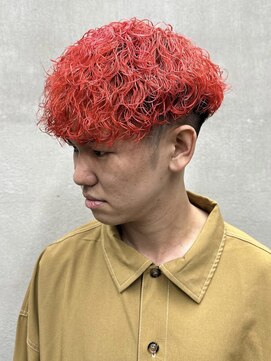 ダズルヘアーエイチ(DAZZLE hair H) ブリーチ赤カラー波巻きスパイラル