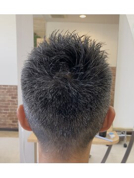 カットハウス はさみの部屋 ビジネス/スパイキーショート/レイヤー/束感/アップバング