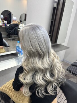 エミーバイモアムー(Emmie byMoremuu) 【あいり】ホワイトシルバー