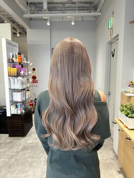 イリ 梅田(ili) グレージュ