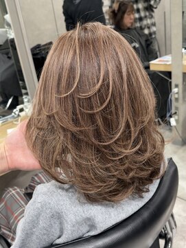 レディアル 大宮(REDEAL) 白髪ぼかし/ハイライト/レイヤーカット