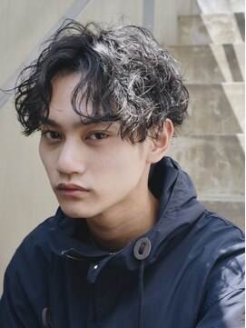 バイフィフス 原宿/表参道(by fifth) センターパートツイストスパイラルパーマメンズヘア刈り上げ