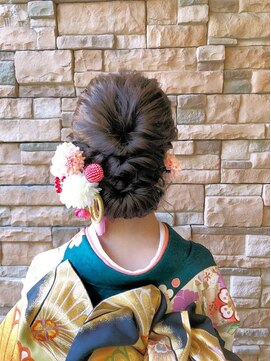 エノモト(ENOMOTO) 成人式前撮り編みおろしダウンヘアアレンジ 着物 袴スタイル