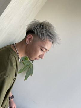 イーラ(era) 短髪×ツーブロック×ホワイトカラー