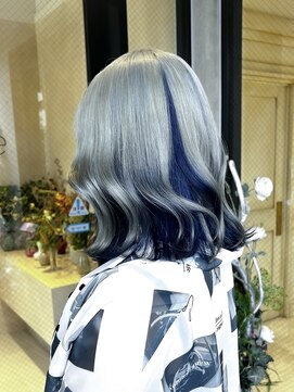 アソビ 表参道(ASOBI) ブリーチあり　ホワイトシルバー　インナーネイビー