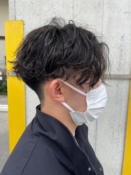 ヒュイル バイ ニアウ(Hwyl by Niau) メンズマッシュパーマ波巻スパイラルパーマニュアンスパーマ