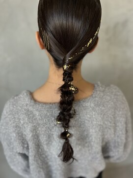 ヌール(Nuru) ポニーテールアレンジ