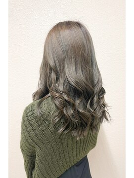 リバー 草加店(RIVER) マットな質感カーキアッシュ