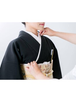 【早朝5時から予約可能】スピーディーで着崩れしにくい着付けを提供し、大切な日を華やかに彩ります。