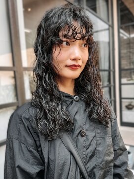 ヴヴ(Bub) スパイラルパーマ 黒髪 前髪パーマ 顔周りカット ツヤ髪 20代