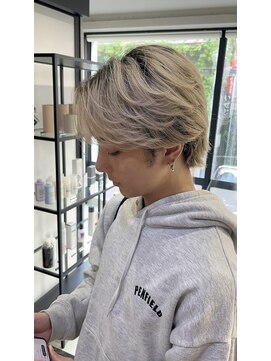 ソルバイジゼル(sol by gisele) 仙台フェザーショートセンターパートウルフマッシュ