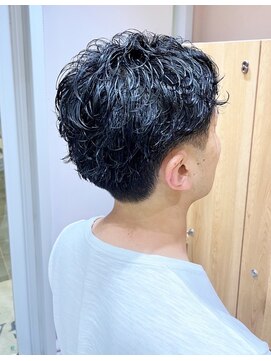 ガーデンヨコハマ(GARDEN YOKOHAMA) メンズ/スパイラルパーマ/刈り上げ/夏/センターパート