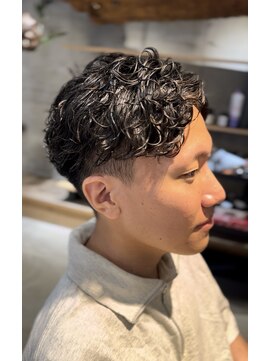 ニカイ(2F) メンズパーマ/センターパート/サーフカール