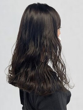 ポルト(porto produced by teatro hair salon) ロングウェーブ アッシュブラック 髪質改善 セミロング