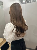 カミエ(kamie) 透明感のあるベージュロング × 上質な艶髪