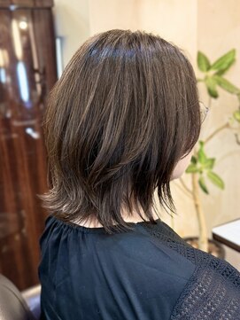 キャラ 池袋本店(CHARA) ミディアムレイヤーウルフカット◎白髪ぼかしカラー【池袋】