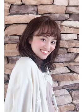 エレナ(Helena) 大人可愛いミディアムボブ