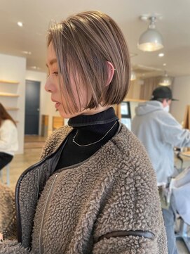 アオイ(aoi.) 薬院【aoi.】コントラストカラーのボブ