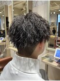 20代30代メンズクラウドマッシュ丸み束感ビジカジトレンド