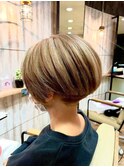 かっこいい女性のハンサムショート×ハイトーンカラー