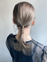前髪シルキーベージュタイトヘアアレンジa