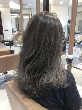 レア(l'ea) バレイヤージュ+グレージュ