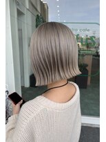 ビーワールド(B WORLD)&nbsp;シアーグレージュハイライトデザインカラーコンパクトボブ