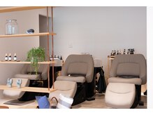 フルフラットのシャンプー台で、ゆったり過ごす時間を