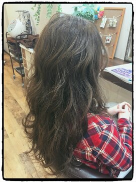 リン ヘアファクトリー アンド アイラッシュサロン(RIN) ロング波巻きゆるカールヘア＋グレージュ３Ｄカラー