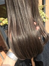 とにかくパサつく。。。いくらスタイリング剤をつけてもパサパサ広がる。【riganuts 王子店で解決】