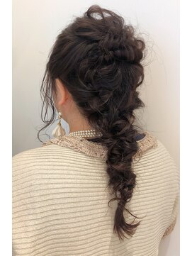 ビーハイブ 一番町店 アヴェダ(BEHIVE) ねじり編みおろしスタイル☆