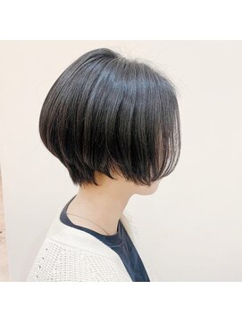 ハチジュウイチプラスワン 神楽坂(81+1) 横顔美人ショートボブ