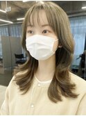 小顔に見せるオルチャンヘア シースルーバング 流れる顔まわり