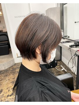 アドラ(ADLLA) 丸みショートボブ.