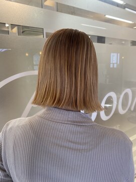 ヘアースペースブルーム ヒーロー 園田店(HAIR SPACE BLOOM hero) 【園田/ミルクティーベージュ】切りっぱなしボブ