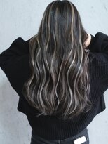 マリアナ(Mariana)&nbsp;ハイライトショートヘアレイヤーカットダブルカラー