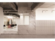 ジュイル シブヤ(JEWIL SHIBUYA)の雰囲気（エントランスは、洗練されたデザインでお客様をお迎えします。）