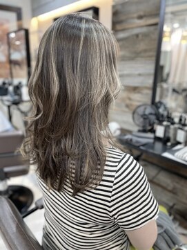 トルネード(TORNADO) ハイライト スモーキーベージュ ミディアムレイヤーM2025.6.14