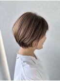 白髪ぼかしハイライト×大人ショートボブ