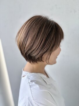 ロンド ヘアー(Rondo. Hair) 【白髪ぼかしハイライト】×【大人ショートボブ】