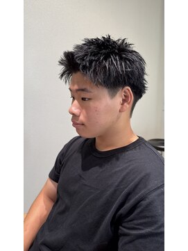 ダイアモンドリリー(Diamond Lily) MEN’S HAIR/ブルーブラック/フェザーパーマ/一宮
