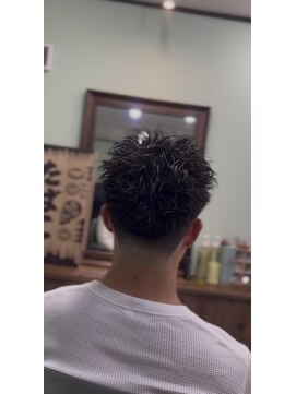 ケーエムシーセントラルルーツ(KMC Central Roots) テーパーフェードスパイキーショート