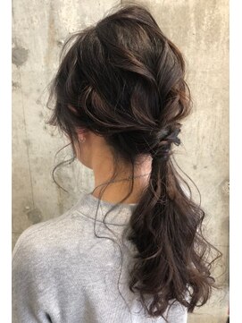 ヘアーアンドメイク ファット(Hair&Make PHAT) 編み込みローポニーアレンジ結婚式二次会20代30代