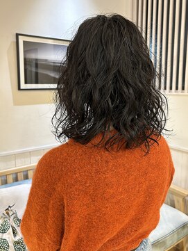 ヘアーサロン ビー(hair salon b.) ミディアムパーマ　スパイラルパーマ　黒髪パーマ