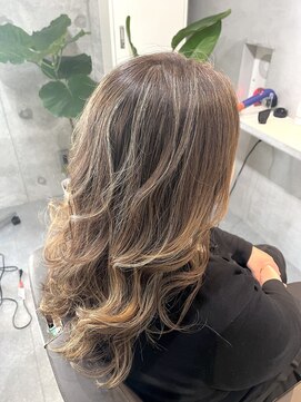 プラスシー(+C) ハイライトの積み重ねで作るグラデーションカラー/立体感カラー