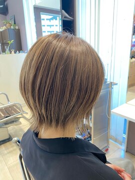 イースト(YEAST) 外ハネボブ×透明感ベージュ