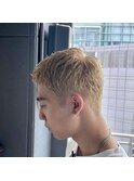 ベリーショート×ブロンドカラー